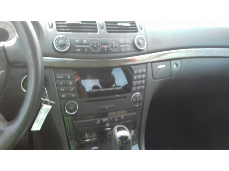 mercedes-benz clase e (w211) berlina del año 2003