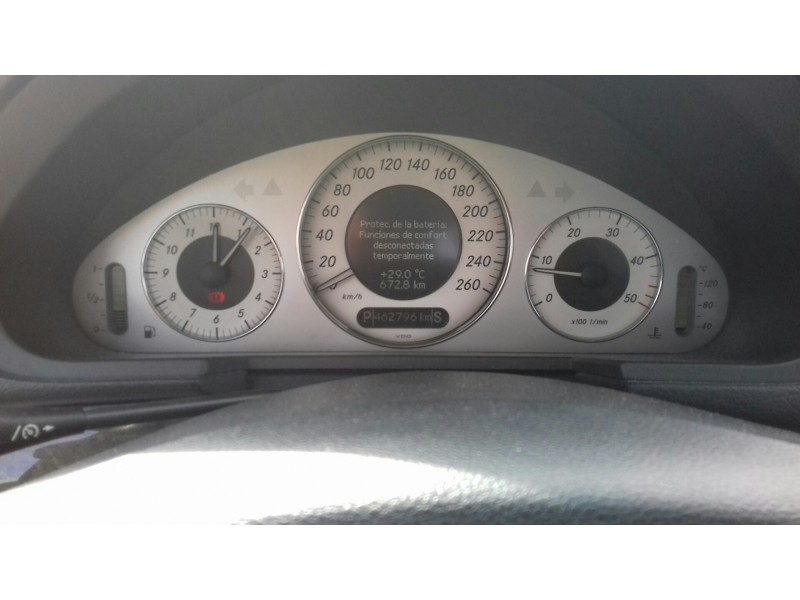 mercedes-benz clase e (w211) berlina del año 2003