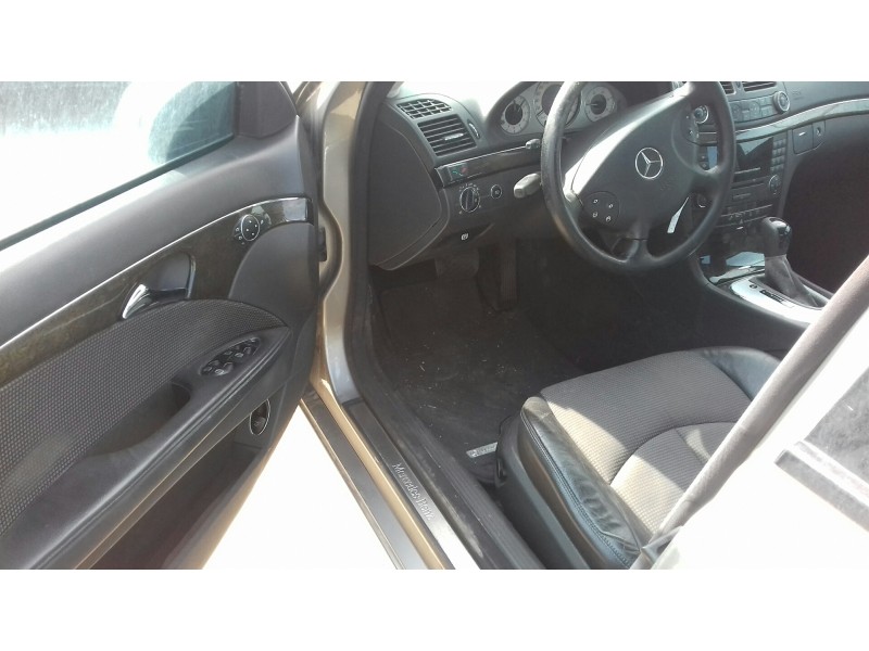 mercedes-benz clase e (w211) berlina del año 2003