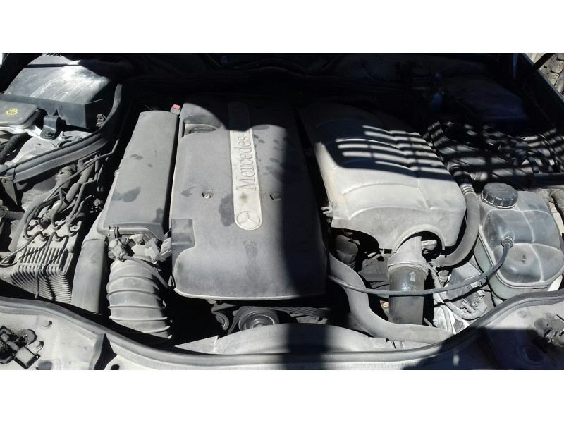 mercedes-benz clase e (w211) berlina del año 2003