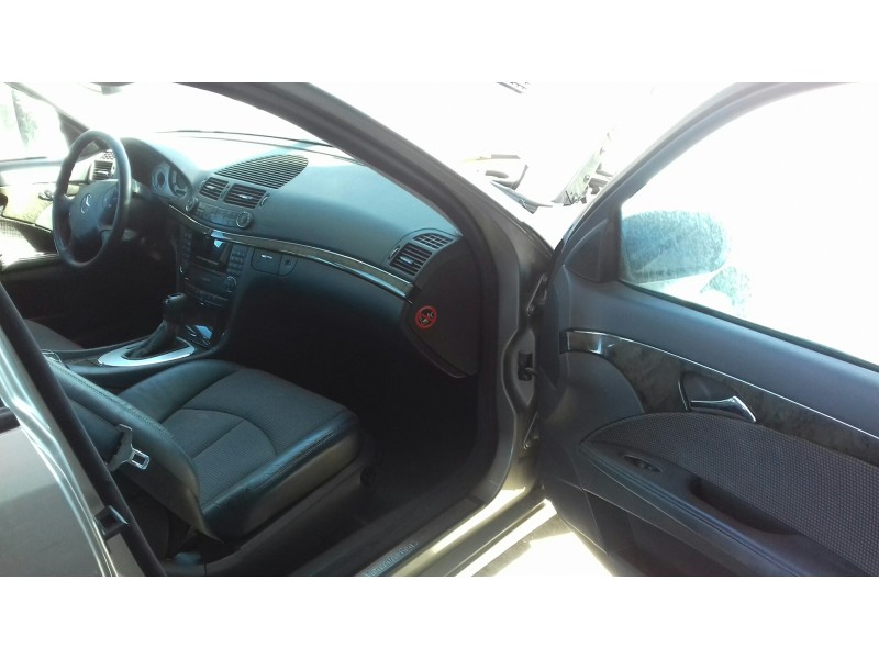 mercedes-benz clase e (w211) berlina del año 2003