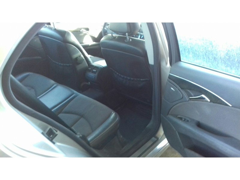 mercedes-benz clase e (w211) berlina del año 2003