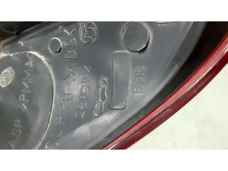 Recambio de piloto trasero derecho para fiat punto berlina (188) 1.3 16v multijet feel referencia OEM IAM 286202  