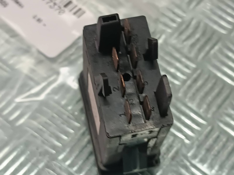 Recambio de warning para audi 100 berlina (c4) básico referencia OEM IAM 4A0941509  