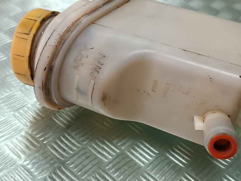 Recambio de deposito servo para fiat fiorino adventure sx kasten referencia OEM IAM 51958898  