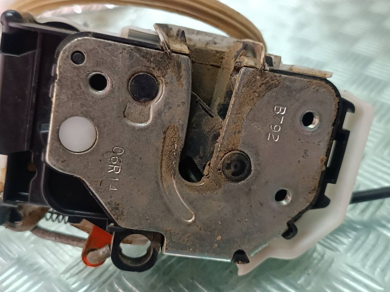 Recambio de cerradura puerta delantera derecha para fiat fiorino adventure sx kasten referencia OEM IAM 1379534080 Y14M0224CL EL