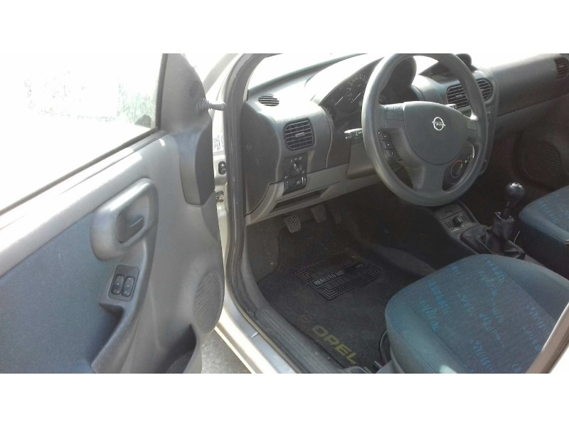 opel corsa c del año 2001