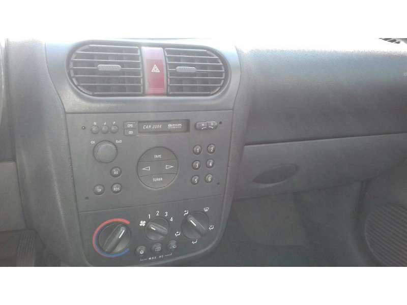 opel corsa c del año 2001