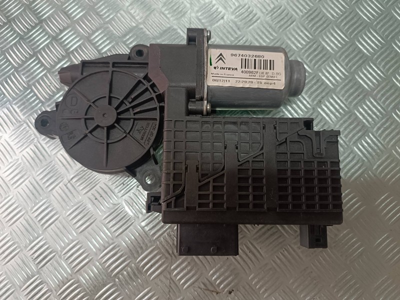 Recambio de motor elevalunas delantero derecho para citroen c4 picasso sx referencia OEM IAM 9674032680 400962F 