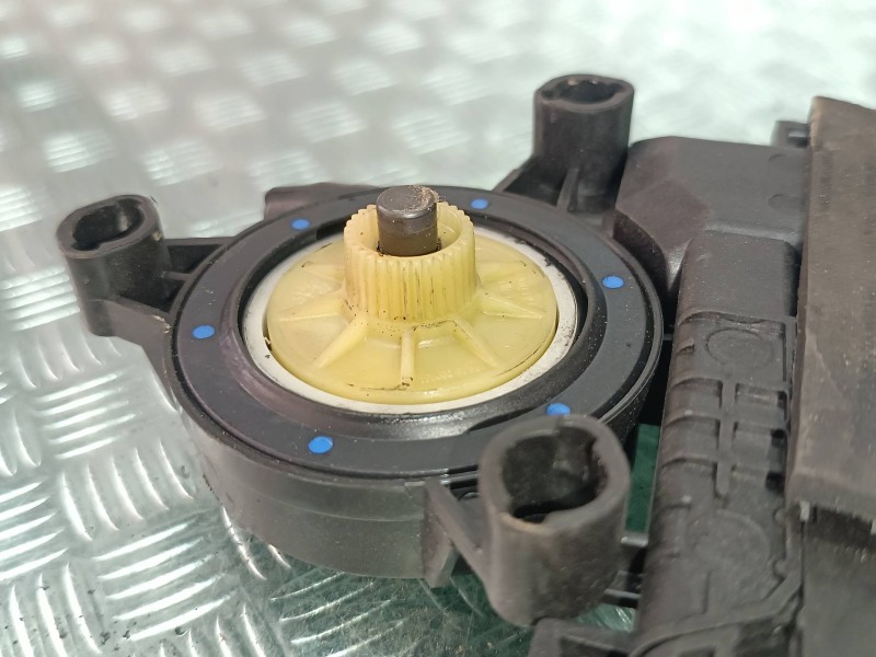 Recambio de motor elevalunas delantero izquierdo para citroen c4 picasso sx referencia OEM IAM 9674032780 400963F 