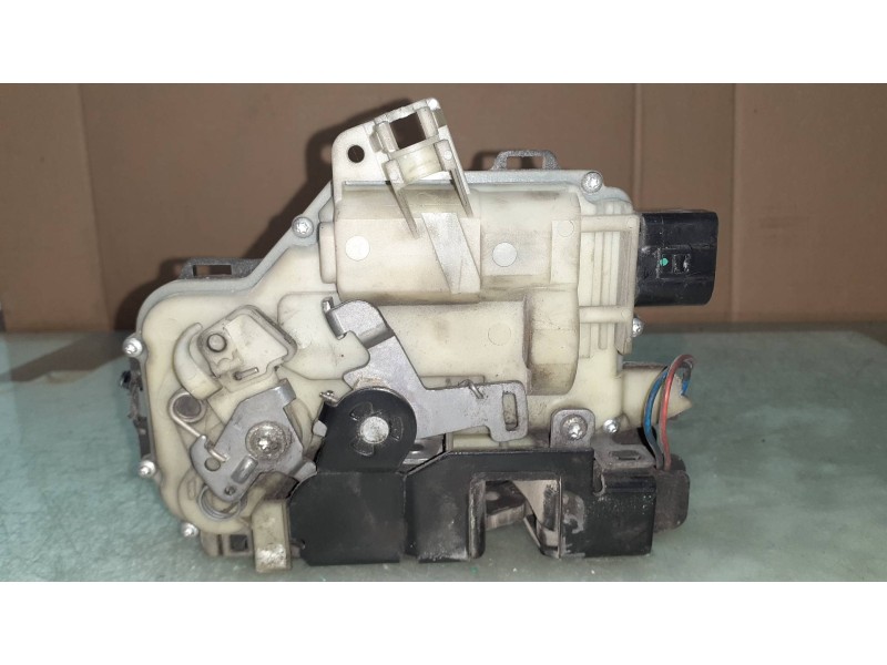 Recambio de cerradura puerta delantera izquierda para skoda octavia berlina (1z3) tour referencia OEM IAM 3B1837015AP 3B1837015 