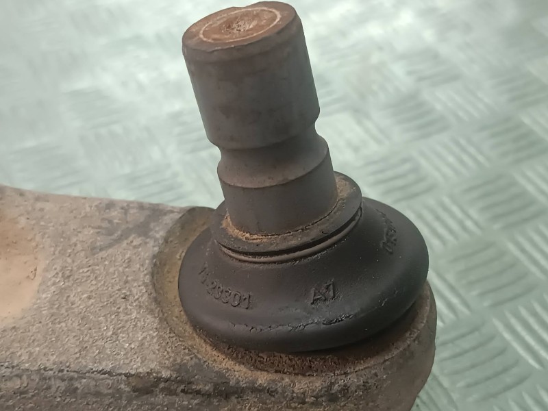 Recambio de brazo suspension inferior delantero izquierdo para opel insignia berlina edition referencia OEM IAM 0131221  