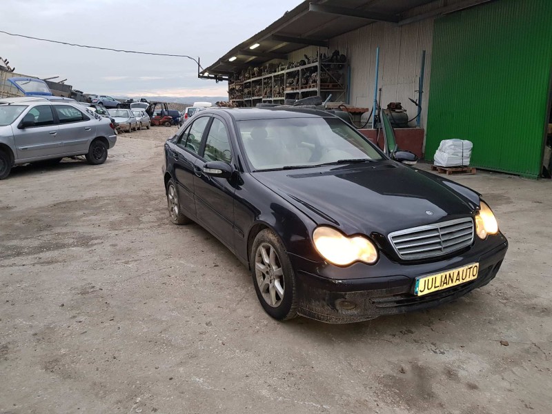 mercedes-benz clase c (w203) berlina del año 2004