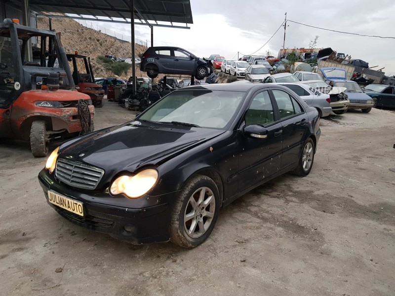 mercedes-benz clase c (w203) berlina del año 2004
