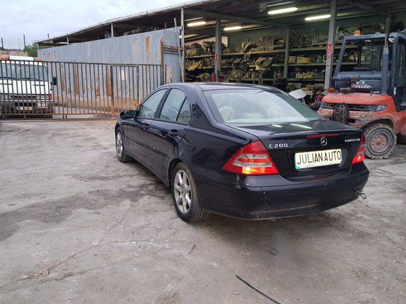 mercedes-benz clase c (w203) berlina del año 2004