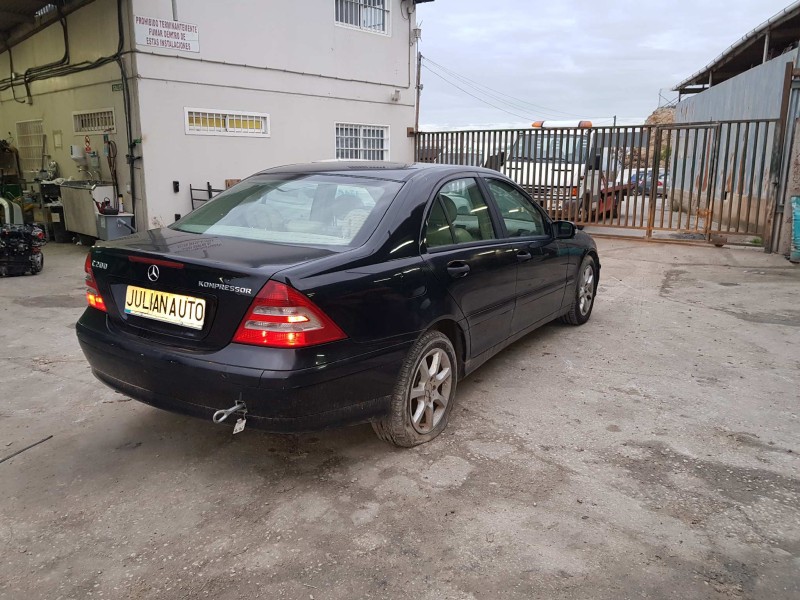 mercedes-benz clase c (w203) berlina del año 2004
