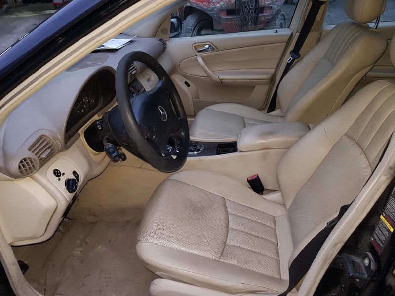 mercedes-benz clase c (w203) berlina del año 2004