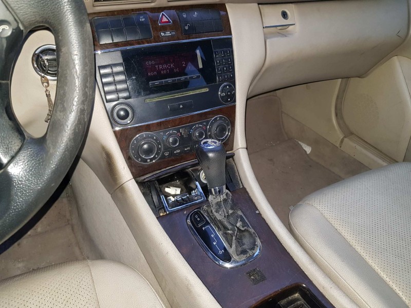 mercedes-benz clase c (w203) berlina del año 2004