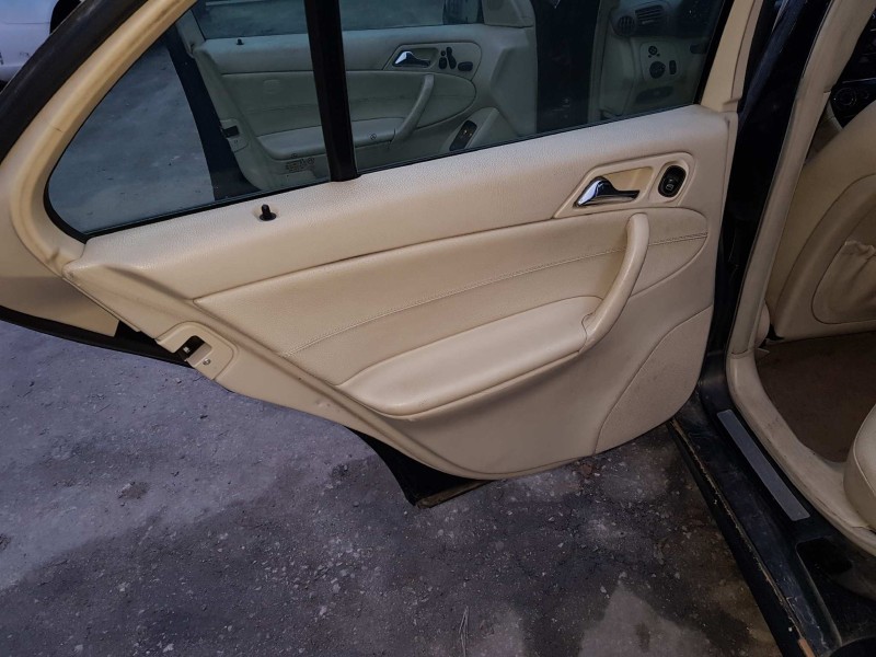 mercedes-benz clase c (w203) berlina del año 2004