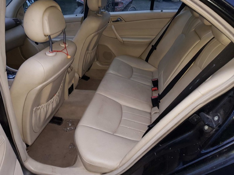 mercedes-benz clase c (w203) berlina del año 2004