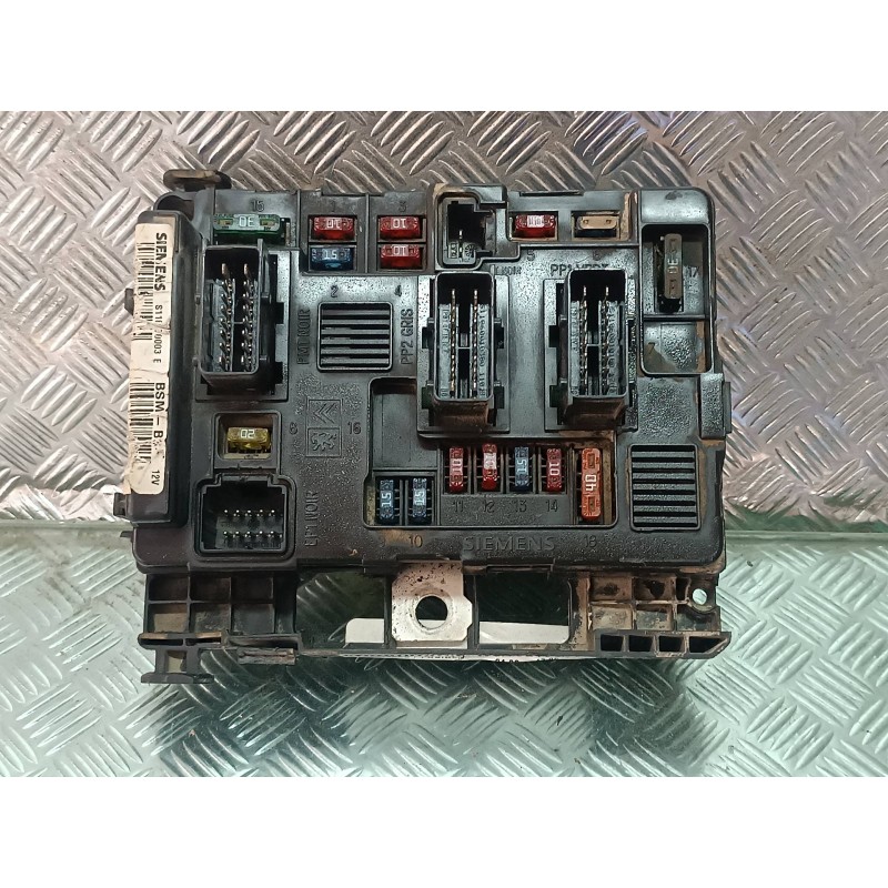 Recambio de caja reles / fusibles para citroen c3 1.4 hdi sx plus referencia OEM IAM 9643498880 SIEMENS BSM