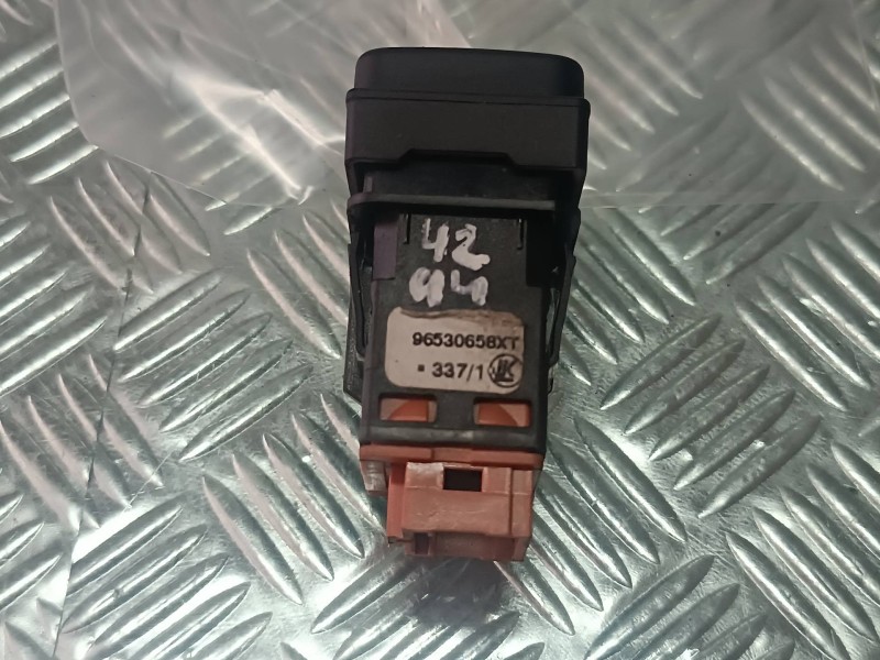 Recambio de interruptor para citroen c4 picasso sx referencia OEM IAM 96530658XT CONECTOR 4 PINES COMBUSTIBLE