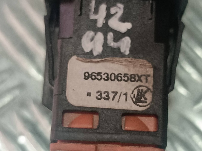 Recambio de interruptor para citroen c4 picasso sx referencia OEM IAM 96530658XT CONECTOR 4 PINES COMBUSTIBLE