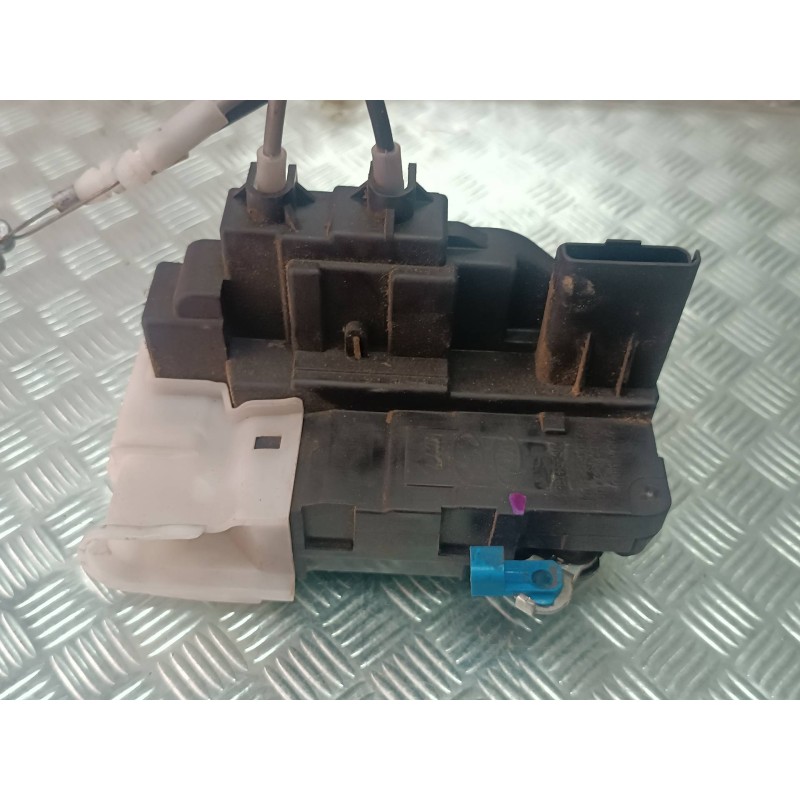 Recambio de cerradura puerta delantera derecha para hyundai i20 classic referencia OEM IAM 813201J030 CONECTOR 4 PINES ELECTRICA