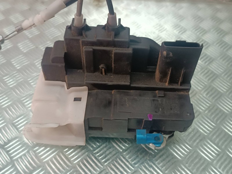 Recambio de cerradura puerta delantera derecha para hyundai i20 classic referencia OEM IAM 813201J030 CONECTOR 4 PINES ELECTRICA