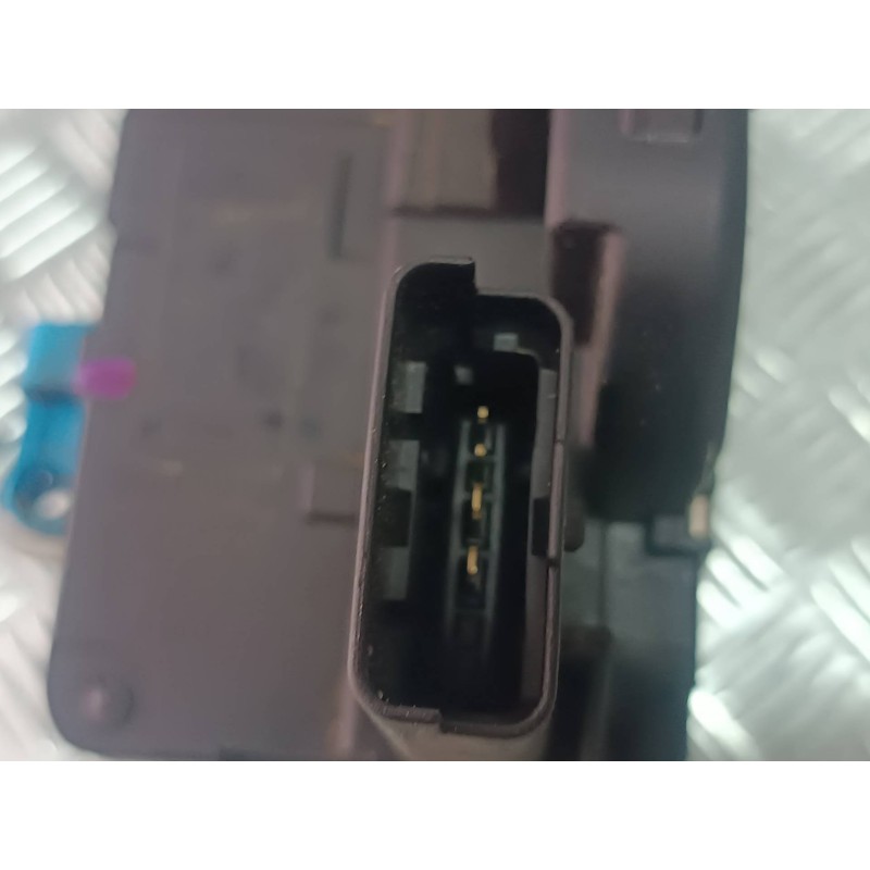 Recambio de cerradura puerta delantera derecha para hyundai i20 classic referencia OEM IAM 813201J030 CONECTOR 4 PINES ELECTRICA