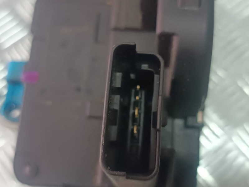 Recambio de cerradura puerta delantera derecha para hyundai i20 classic referencia OEM IAM 813201J030 CONECTOR 4 PINES ELECTRICA