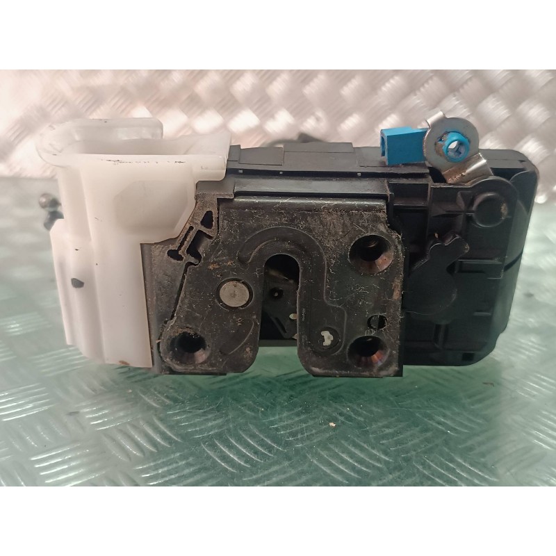 Recambio de cerradura puerta delantera derecha para hyundai i20 classic referencia OEM IAM 813201J030 CONECTOR 4 PINES ELECTRICA
