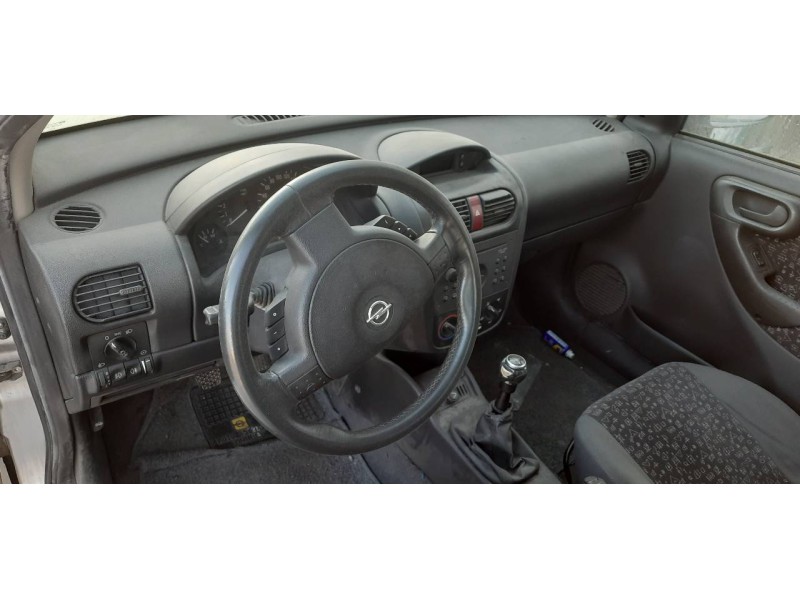 opel corsa c del año 2002