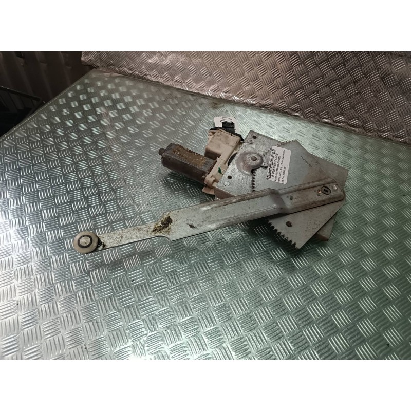 Recambio de elevalunas trasero izquierdo para toyota corolla (e12) 2.0 d-4d linea luna berlina referencia OEM IAM 992046100  ELE