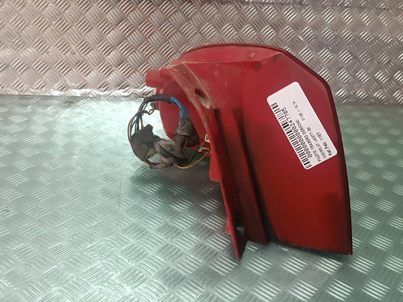 Recambio de piloto trasero derecho para chevrolet lacetti sx referencia OEM IAM 1157  EXT ALETA