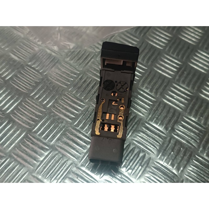 Recambio de interruptor para kia carens 2.0 crdi ex monovolumen referencia OEM IAM  CONECTOR 6 PINES ANTINIEBLA