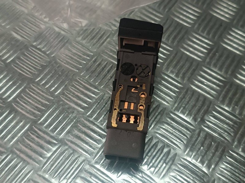 Recambio de interruptor para kia carens 2.0 crdi ex monovolumen referencia OEM IAM  CONECTOR 6 PINES ANTINIEBLA