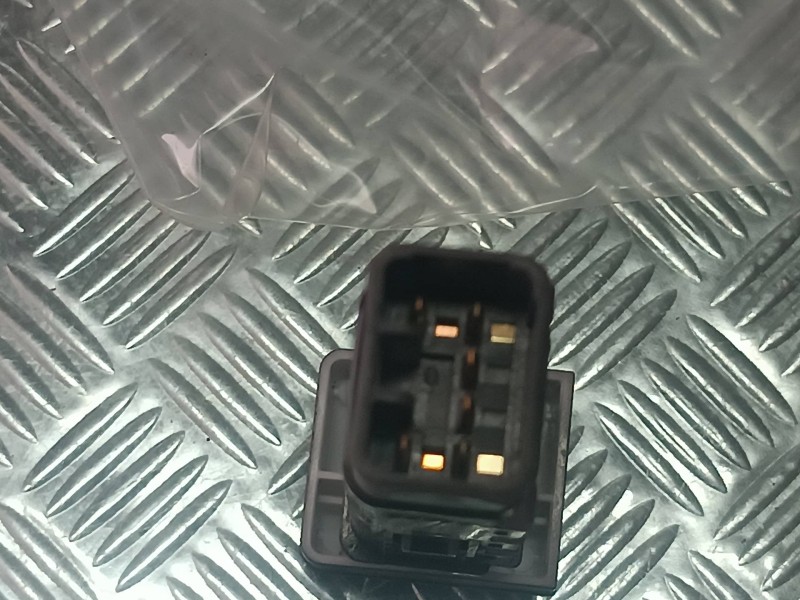 Recambio de interruptor para kia carens 2.0 crdi ex monovolumen referencia OEM IAM  CONECTOR 6 PINES ANTINIEBLA