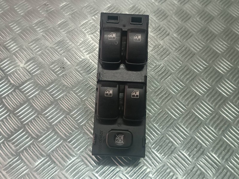 Recambio de mando elevalunas delantero izquierdo para hyundai i20 classic referencia OEM IAM   CONECTOR 14 PINES