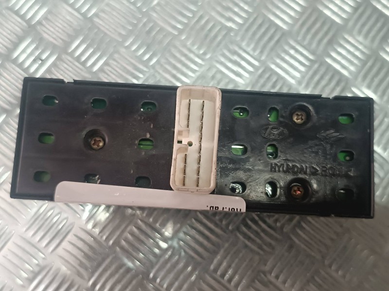 Recambio de mando elevalunas delantero izquierdo para hyundai i20 classic referencia OEM IAM   CONECTOR 14 PINES