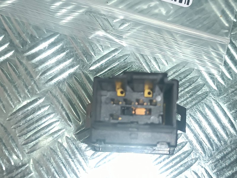 Recambio de warning para volkswagen polo (9n3) advance referencia OEM IAM 6Q0953235A  CONECTOR 4 PINES