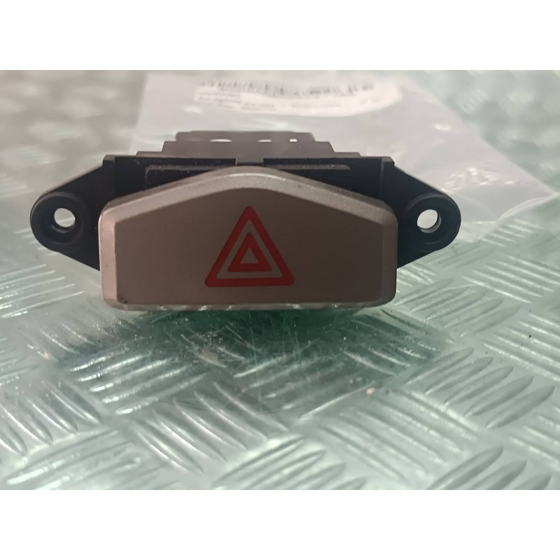 Recambio de warning para kia carens 2.0 crdi ex monovolumen referencia OEM IAM 50407M  CONECTOR 8 PINES