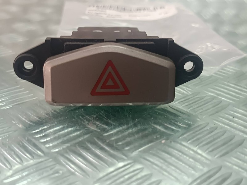 Recambio de warning para kia carens 2.0 crdi ex monovolumen referencia OEM IAM 50407M  CONECTOR 8 PINES