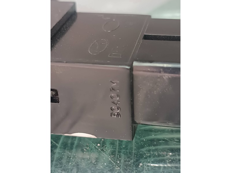 Recambio de warning para kia carens 2.0 crdi ex monovolumen referencia OEM IAM 50407M  CONECTOR 8 PINES