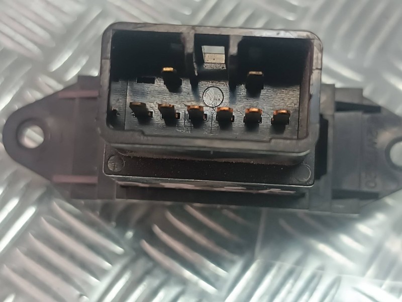 Recambio de warning para kia carens 2.0 crdi ex monovolumen referencia OEM IAM 50407M  CONECTOR 8 PINES