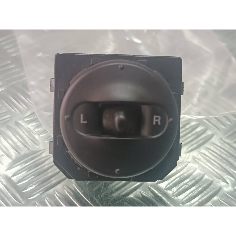 Recambio de mando retrovisor para kia carens 2.0 crdi ex monovolumen referencia OEM IAM   CONECTOR 7 PINES