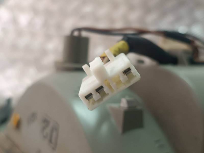 Recambio de piloto trasero izquierdo interior para kia carens 2.0 crdi ex monovolumen referencia OEM IAM   