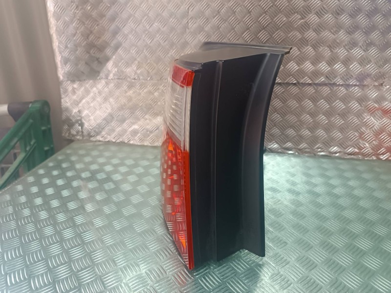 Recambio de piloto trasero izquierdo para kia carens 2.0 crdi ex monovolumen referencia OEM IAM   