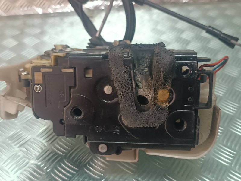 Recambio de cerradura puerta delantera izquierda para volkswagen polo (9n3) advance referencia OEM IAM   ELECTRICA