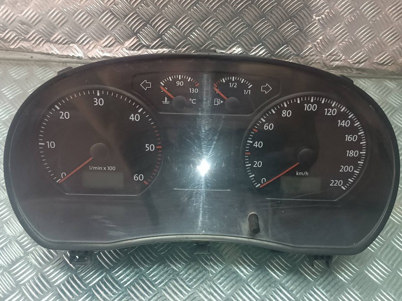 Recambio de cuadro instrumentos para volkswagen polo (9n3) advance referencia OEM IAM 6Q0920825F 110080321037A VDO